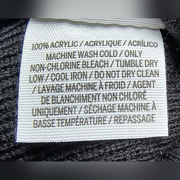 PINK Victoria's Secret Black Winter Holiday Cozy Pom Pom Beanie, OS, NWT - Picture 8 of 10